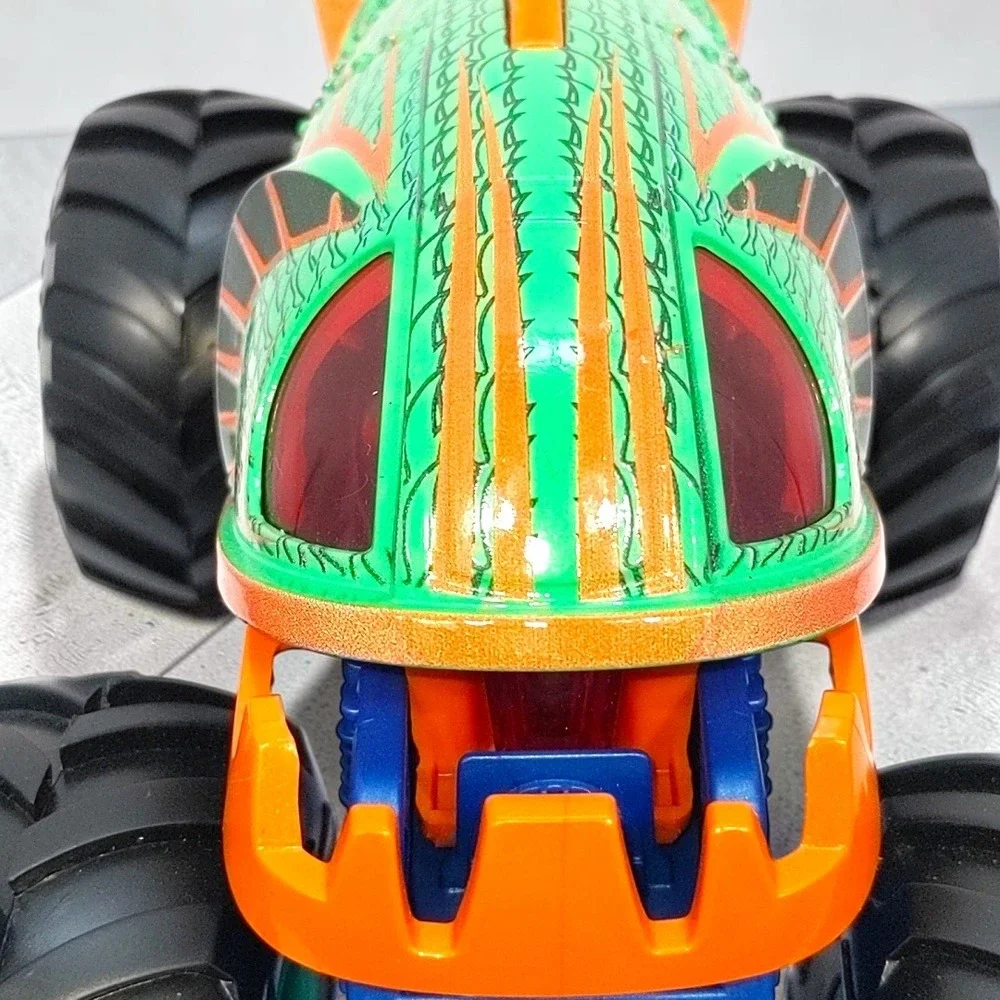 Hot Wheels Large Monster Truck Piran-Ahhh 1:24 Scale Green Orange Diecast 2021